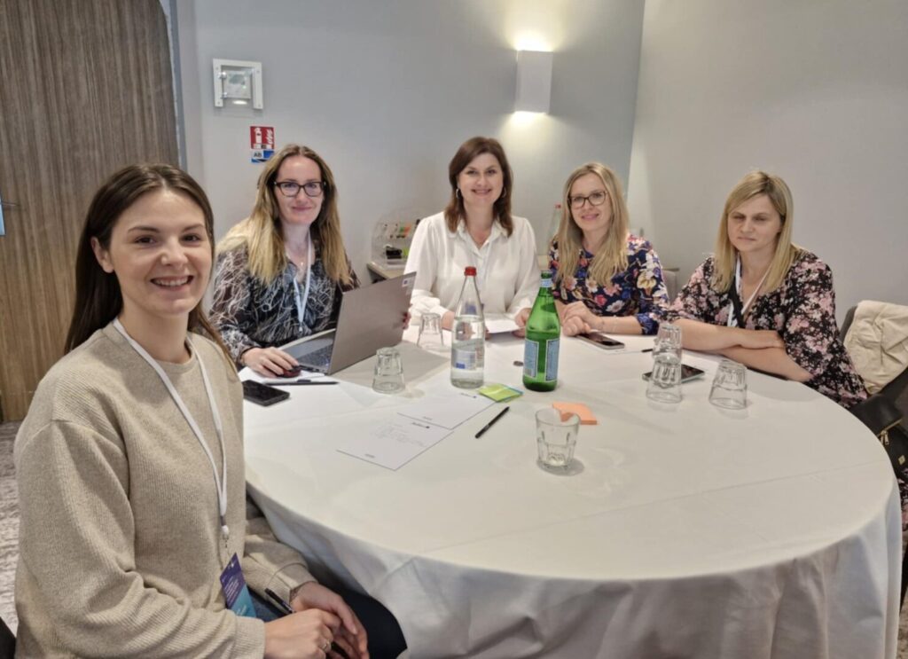 uciteljice na konferenciji